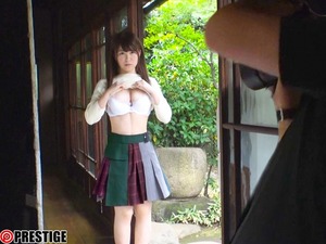 マ〇コも乳首もピンク色！清楚18歳が本数限定でＡＶデビュー！この子はシコい！ 4