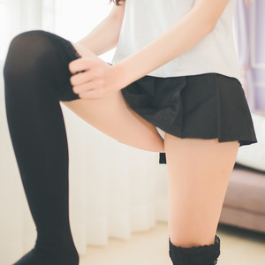 【清楚系】制服と白パンツのJK下半身エロス画像！ 4