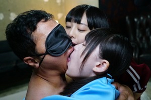 ＡＶで処女消失した清楚ちゃん、早くも2作目で双頭ディルドレズに３Ｐセクロスを体験させられるｗｗｗ 2
