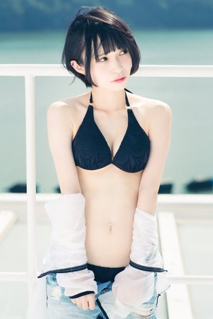ひかえめオーラの黒髪ショート美少女のはにかみ水着画像www 8