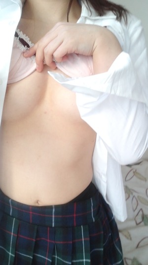 【清楚系】お好きですよね？w制服＆ブルマ女子のエロス画像！ 2