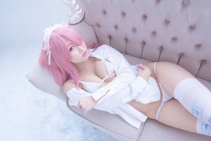 画像：めっちゃ谷間全開でアピールしてる巨乳コスプレイヤー画像！ 5枚
