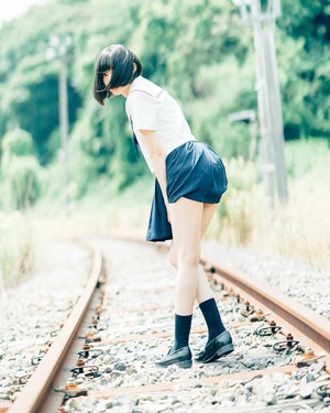 いい感じにエロい！ふとももとパンチラの制服エロス画像！ 16