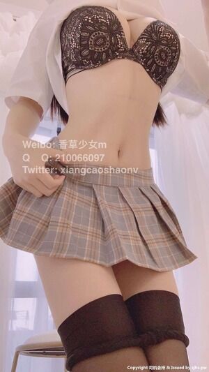 極上のラブドールボディしたツインテールちゃんのサービス満点パイパンエロ自撮り！ 2
