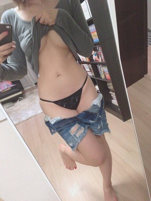乳といい尻といいｗエロ自撮り女子の勝負エロス！ 9