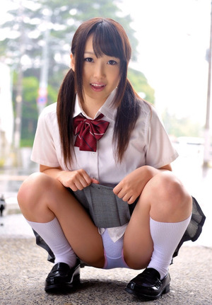 【清楚系ビッチ】みんな大好きパンツ見せJKのエログラビア！ 5
