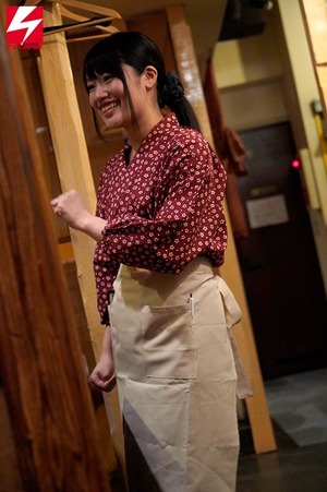 居酒屋でバイトする純朴顏清楚ちゃんが脱いだらめっちゃ美巨乳！押しに負けて赤面しながらＡＶ出演！ 3