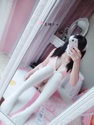 【清楚系ビッチ】ツインテールな美乳素人のニーハイヌードなエロ自撮り！ 10