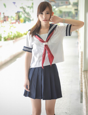 【清楚系ビッチ】お尻に太腿、おへそ。制服が似合う美少女JKのフェチ度↑↑エロスwww 3
