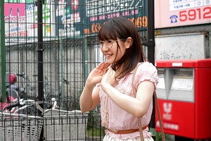 一見の価値あり！メガネを外したら美少女というシチュを体現する清楚19歳がAVデビュー！ 2