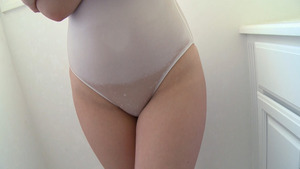 これはエロい！水に濡れて透けすけになったレオタードからパイパンマ○コが！ 27