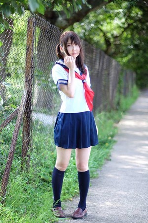これは良い雰囲気！制服姿にグッとくる美少女画像！ 19