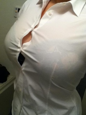 【爆乳ビッチ】爆乳女子にとってブラウスは難敵だとよくわかる着衣爆乳画像www 8