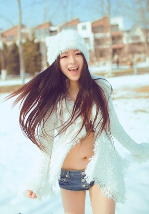 ビッチ感↑↑なデニムホットパンツ女子のエロい下半身画像！ 15