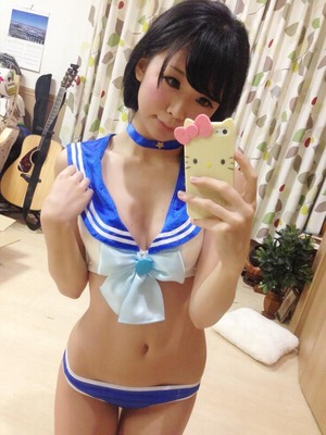 【人気記事】鏡を使ったエロ自撮りで若い体を晒す女の子画像www 20