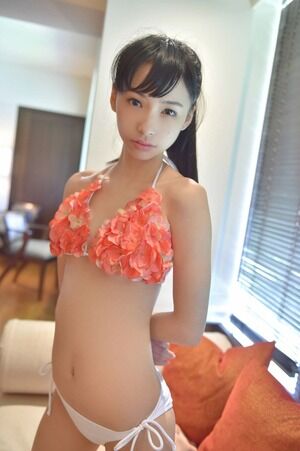 美少女のしなやか少女ボディがぐうしこ！競泳水着にビキニ！24枚