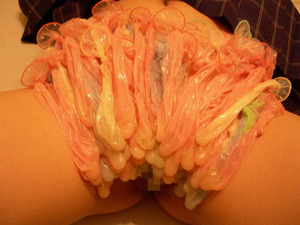 使用済みコンドームと肉便器女のエロ画像www 15