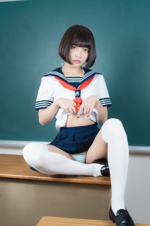 たくしあげポーズにお尻！誘い受けJKのぐうしこエロス！ 15