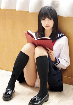 【清楚系ビッチ】パンツをズリ下げて中出し→そのままパンツをずりあげてザーメンたぷたぷマ○コにしたいJK画像！ 5