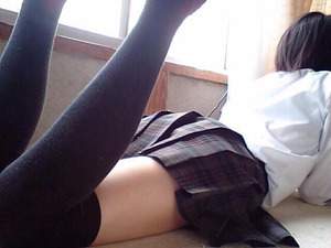 691baf45 s - 綺麗すぎて汚したくなるJKたちのふとももwww【画像15枚】