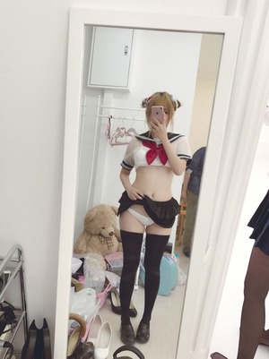 【清楚系ビッチ】エロ制服コスに美尻にランドセルwww男のツボを押すエロ画像！ 18