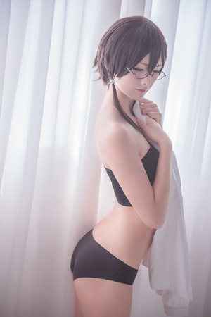  透明感にグっとくるメガネ美少女のしなやかボディのエロス画像！ 5