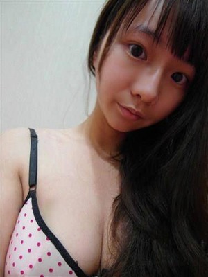 【清楚系ビッチ】ロリ顔で巨乳な美少女がおっぱいアピール自撮りｗｗｗ 2