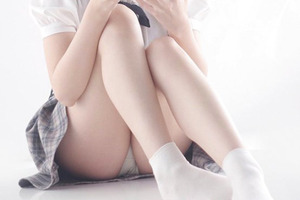 パンツだけ下ろして制服姿のまま犯したくなるJKエロス画像！ 6