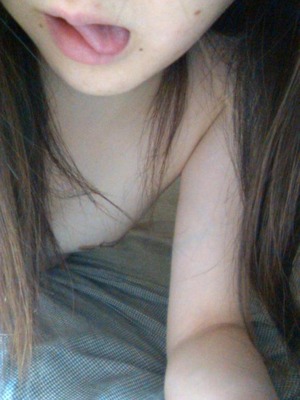 【清楚系ビッチ】ニーソ着用絆創膏ニプレスの自撮り女子がUPした生々しいエロス画像！ 23