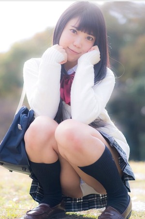 チラ見えもモロ見えも！制服女子の誘い受けおパンツ画像！ 9