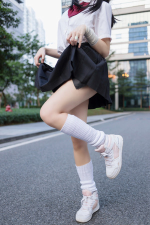 パンストに生足にｗ性的な魅力が↑↑な制服女子のエロス！ 13