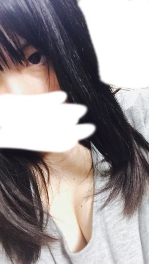 【人気記事】顔隠してても美少女とわかる黒髪ロング素人のエロ自撮り最高www 3