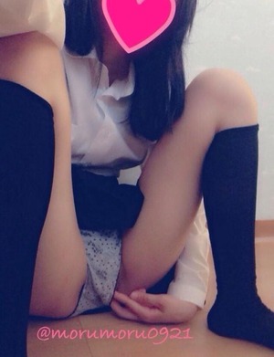 【清楚系ビッチ】制服姿でエロ自撮りUPする黒髪裏垢女子画像！２７枚 5