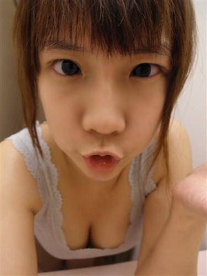 【清楚系ビッチ】ロリ顔で巨乳な美少女がおっぱいアピール自撮りｗｗｗ 7