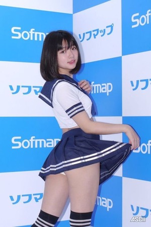制服女子のパンツと生足ｗ性的なポーズがぐうしこＪＫエロス！ 13