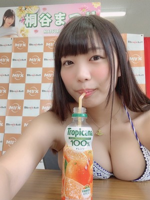 愛され巨乳顏！今1番抜ける巨乳AV女優・桐谷まつりちゃんの自撮り＆オフショ25枚 5