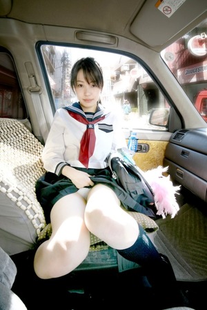 【清楚系ビッチ】黒髪美少女JKを肉便器扱いな生オナホセクロス画像www 3