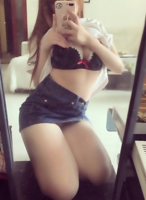 良いものをお持ちでwデカパイ女子のエロ自撮りで元気をチャージ！！ 11