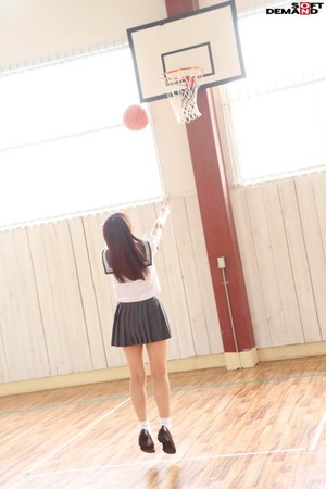 初夏の日差しが似合う！さわやか美少女が初めての３P＆ハメどりで恥じらいイクイクセクロス！ 3