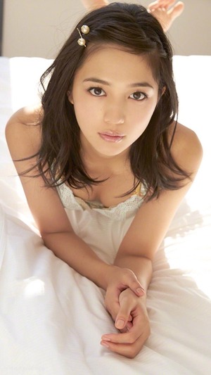 潔感とエロスが同居してるホワイトビキニ＆ホワイトランジェリーな女子画像！ 4