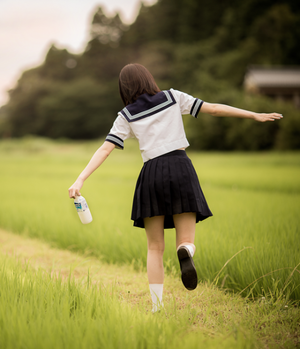 雰囲気↑↑＆脱ぎかけパンチラ！制服女子のグっとくるエロス画像！ 10