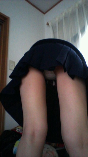 【清楚系ビッチ】制服姿でエロ自撮りUPする黒髪裏垢女子画像！２７枚 18