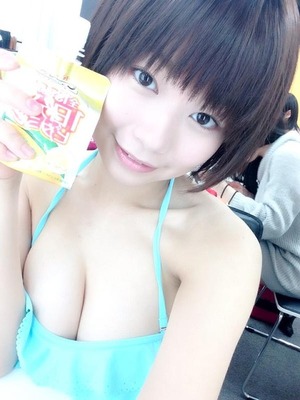 【おっぱいビッチ】JS４ですでにCカップだった巨乳小学生の現在→爆乳グラドルに！ 22
