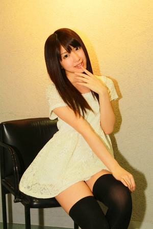 JK制服に清楚な白ビキニ！ぐうしこ美少女グラビア画像22枚 9