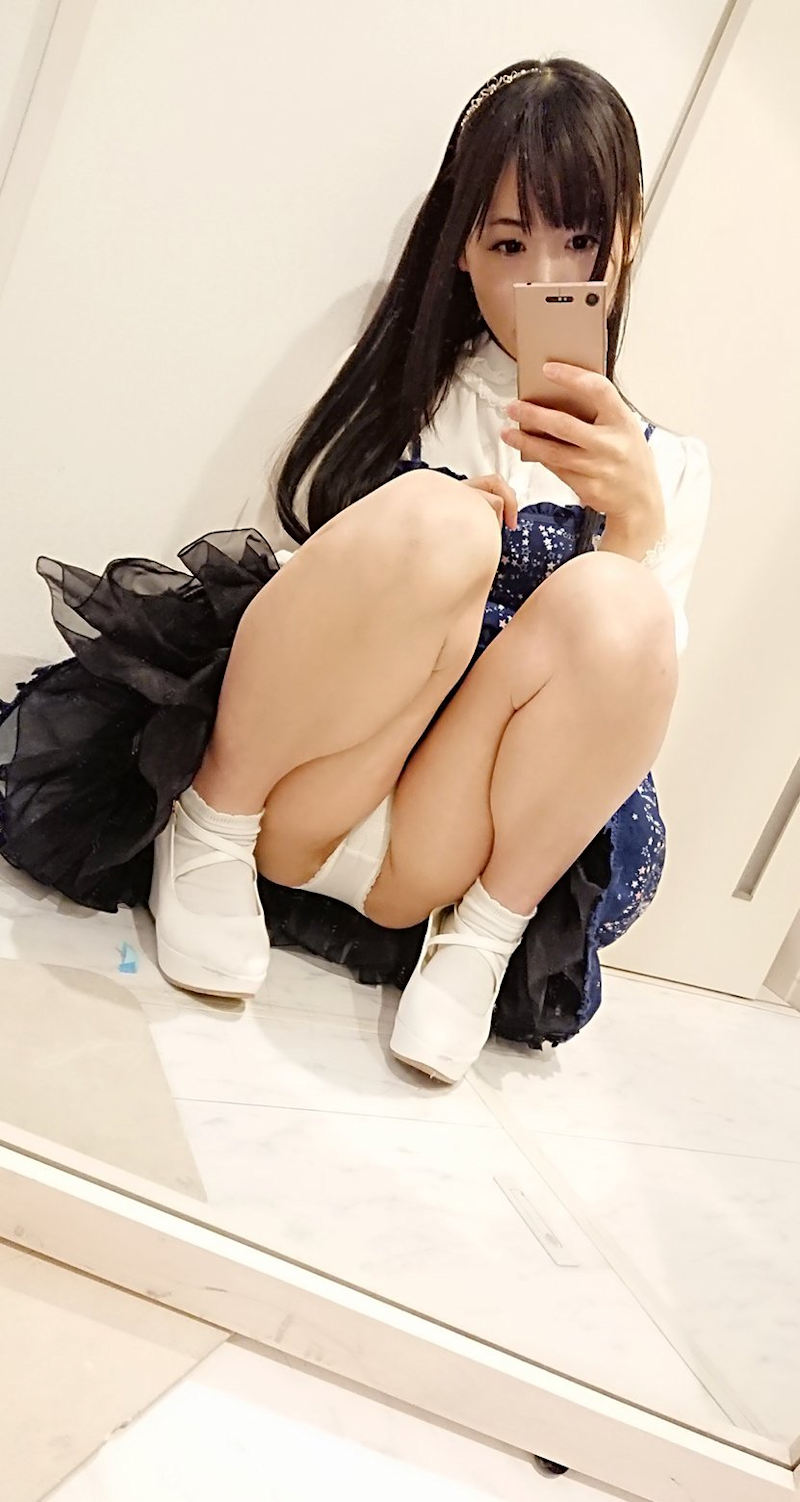 村上涼子 無修正裏垢　くぱぁ　ＪＣ 縞パン、白パン、清楚ビッチのパンチラ＆パンもろエロ自撮りｗｗｗ : 清楚系ビッチのエロ画像・動画ブログ