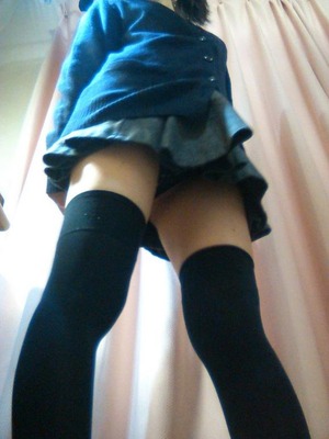 【清楚系ビッチ】ニーソ着用絆創膏ニプレスの自撮り女子がUPした生々しいエロス画像！ 11