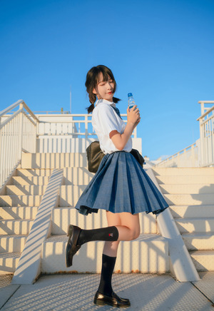 その佇まいと身にまとう雰囲気にグッときた制服の美少女画像！ 9