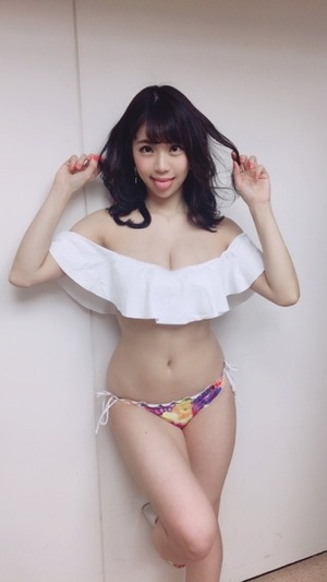 極上くびれ巨乳ボディにフェラの上手そうなクチビル！ 鈴木ふみ奈画像 12