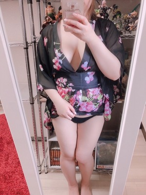 １日の疲れを癒すデカパイ女子のおっぱいアピール自撮り画像ｗｗｗ 10