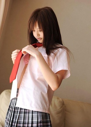 【清楚系ビッチ】制服ぬぎかけのJK画像が妄想捗ってエロいわ～ww 12